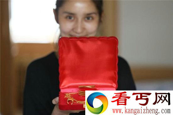 最美的维吾尔族现代婚礼 念尼卡仍为人们所重视