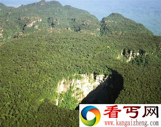 全球10大震撼心灵的天坑 看一眼就是一辈子