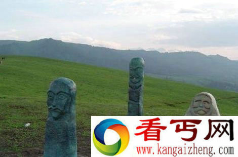 至今无解新疆草原奇异石头人