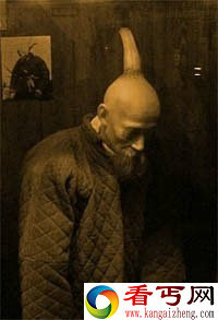 头长四英寸尖角