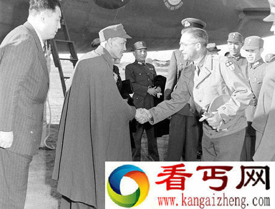 史迪威到机场迎接蒋介石