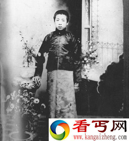 周恩来在沈阳东关模范学校读书时留影