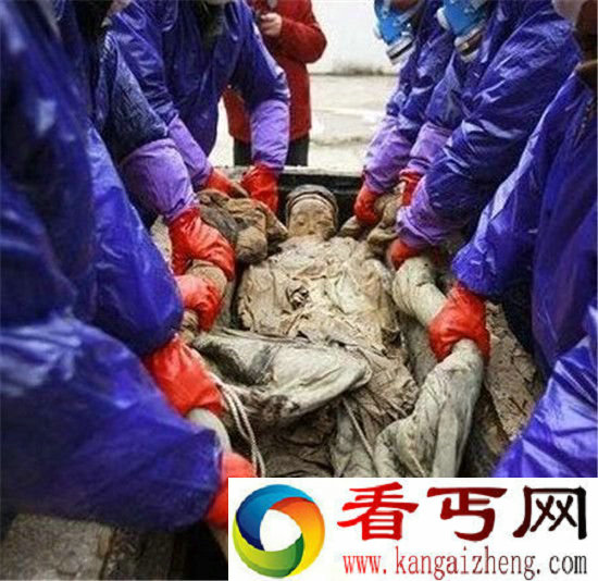百年棺椁开棺一幕竟吓坏众人