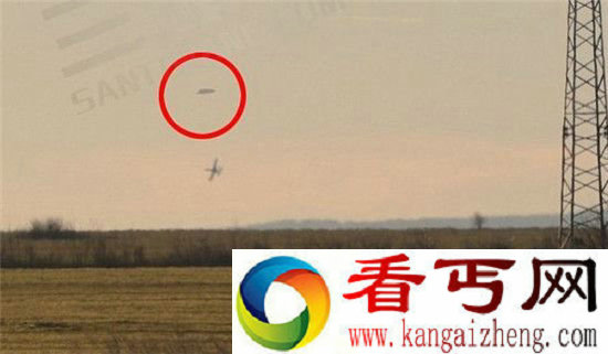 美军战机被不明圆盘飞行器追击 扭头看却空无一物!