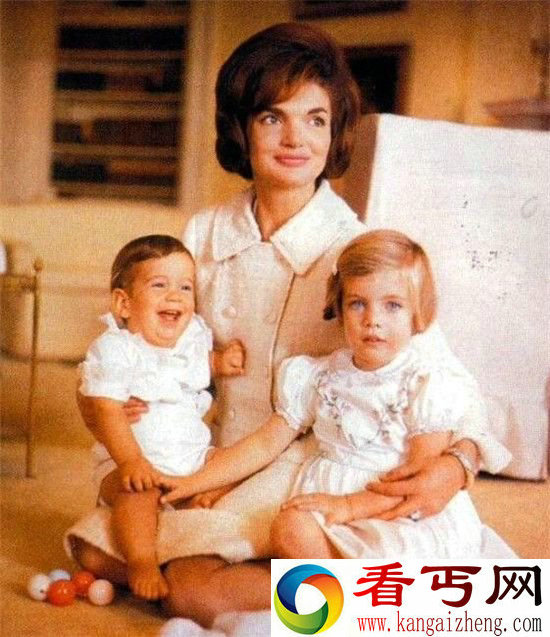 肯尼迪遇刺后 遗孀杰奎琳嫁给希腊船王之谜