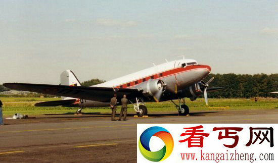 外星人UFO停留机场 神秘信号干扰飞机降落