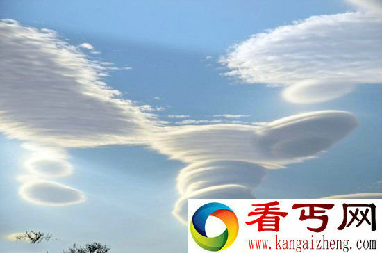 英国摄影爱好者 拍到罕见“飞碟”云 误以为是UFO