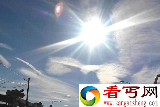 美国纽约上空惊现高速移动的光点 或为外星人UFO