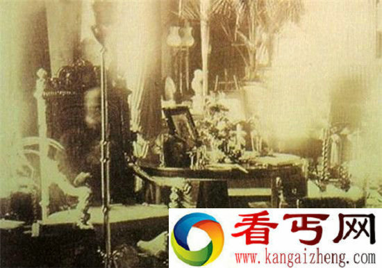6张难以置信的灵异照片 它们在看着谁?