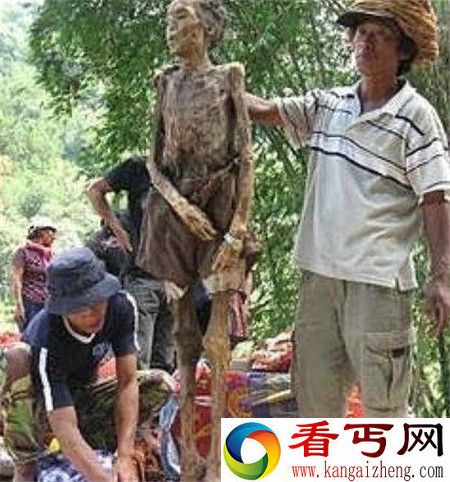 印尼赶尸真容 驱尸自行前往坟墓