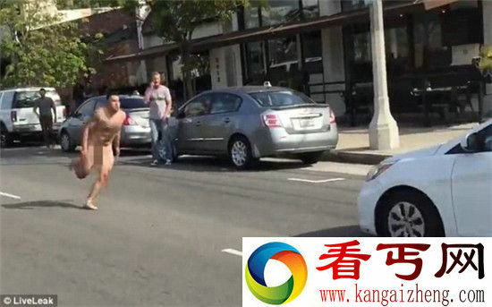 裸男街头用生命碰瓷 全程被路人拍到