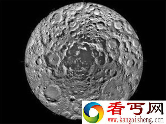 月球南极惊现神秘反射光 真相竟如此惊人?