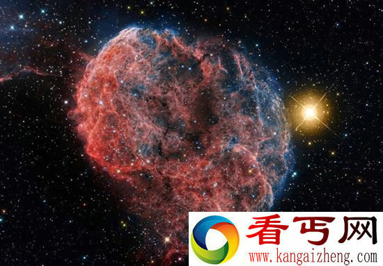超新星爆炸引发极端伽马射线暴 人类要玩完