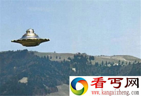 宇宙现成群UFO 疑奇异火球移动快速