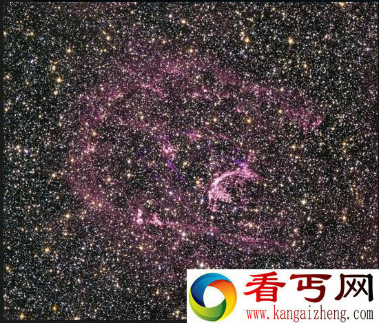 发现宇宙最古老星系 质量为太阳1000万亿倍