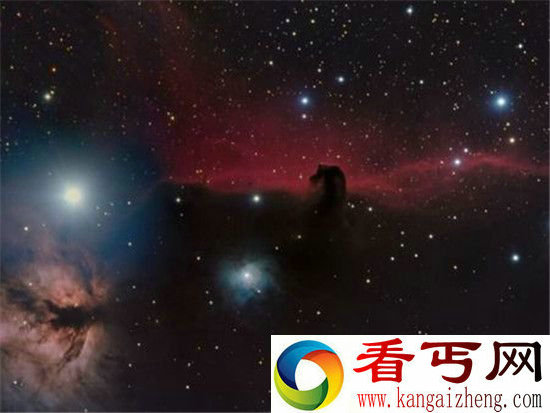 大宇宙时代!拍摄宇宙嫩绿色极光完美倒影