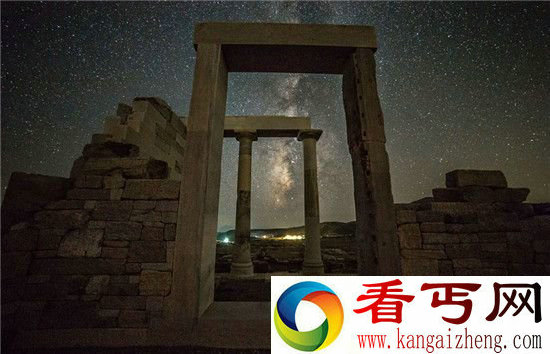 实拍希腊绝美星空 强大的闪电风暴