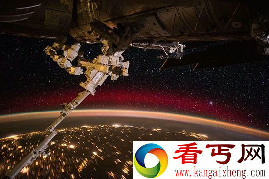 澳大利亚摄影师拍摄国际空间站飞掠月球表面