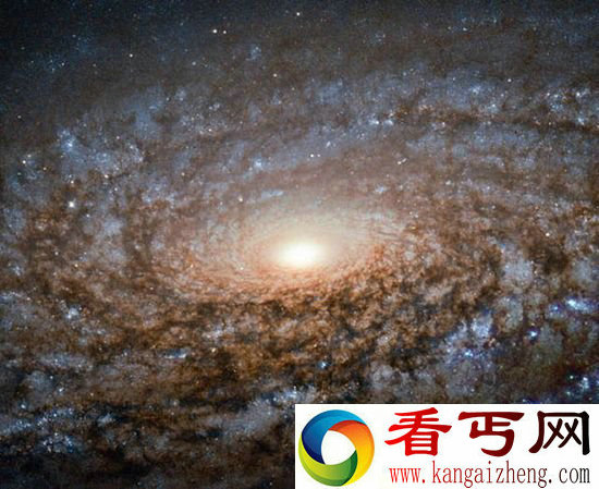哈勃拍摄最新 宇宙螺旋星系清晰结构