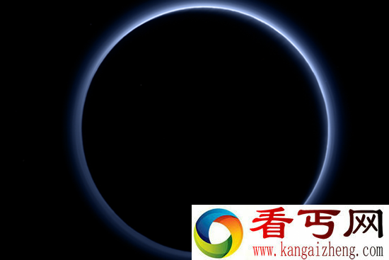 NASA公布新视野号 冥王星蓝色薄雾层照片