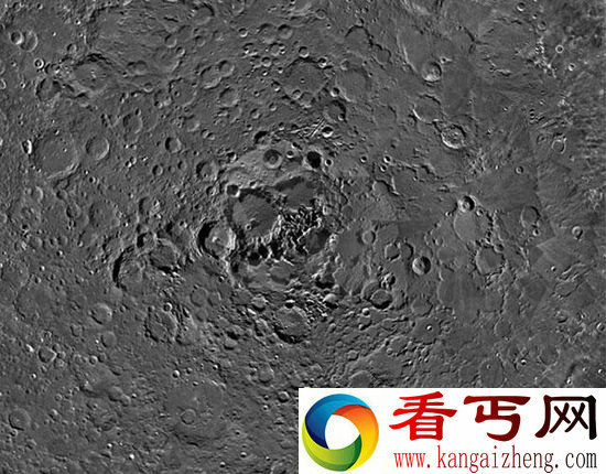 欧空局发布最新 月球北极惊人照片