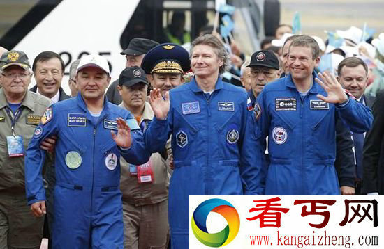 国际空间站 三名宇航员乘俄飞船返地球