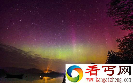 外媒太阳风暴“击中”地球磁场 带来极光盛宴