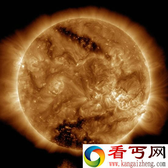 美国宇航局太阳表面现冕洞正影响地球