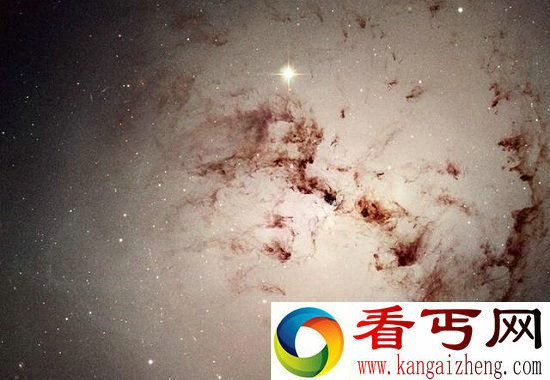 远古巨大椭圆星系 或是宇宙生命起源地