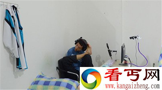 无臂大学生脚打游戏成主播