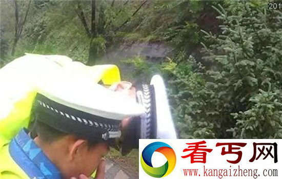 警察上班时间打游戏 得知真相后令人震惊不已!