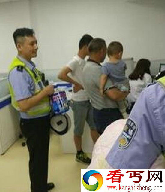 两岁幼儿误食硬币民警深夜护送紧救医