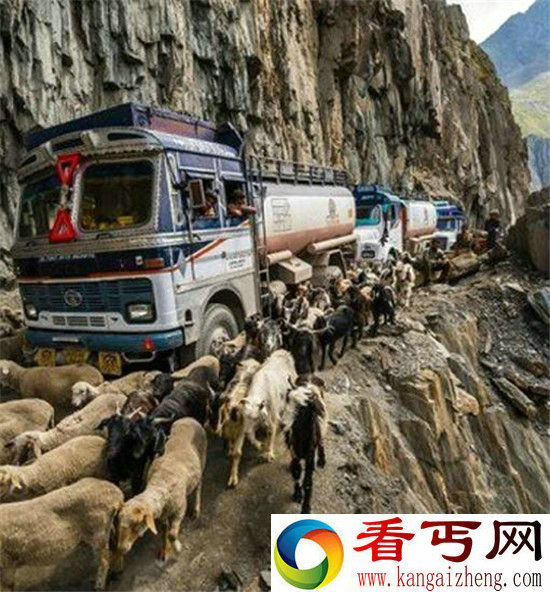 世界上最危险的公路 太惊悚！