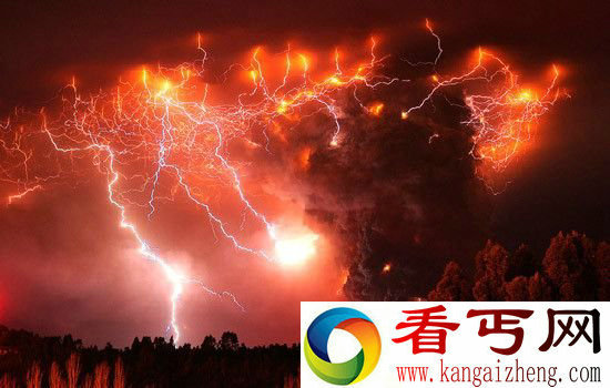 智利火山爆烈式喷发瞬间 摄人心魄!