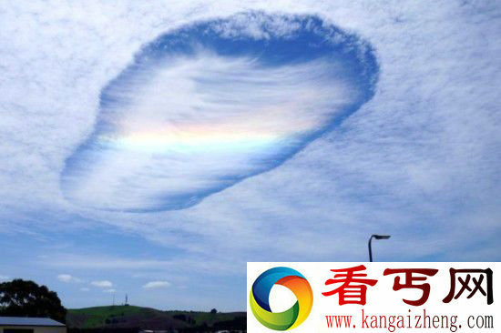 维多利亚天空出现罕见巨型雨幡洞云 美呆了!
