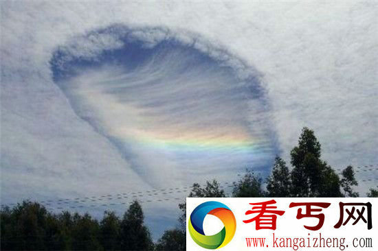 维多利亚天空出现罕见巨型雨幡洞云 美呆了!