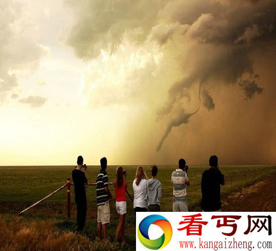 美国“风暴追逐团” 亲身拍摄超级风暴