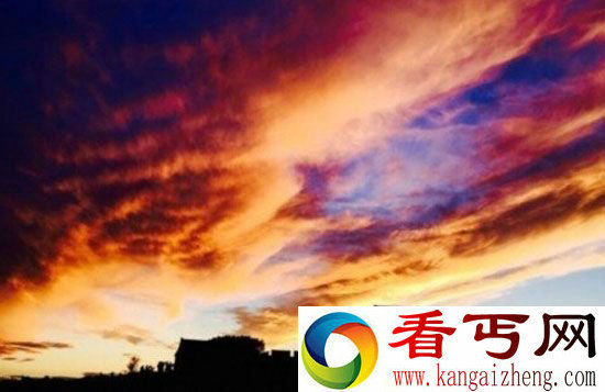 金山岭长城傍晚上演壮美火烧云 (组图)