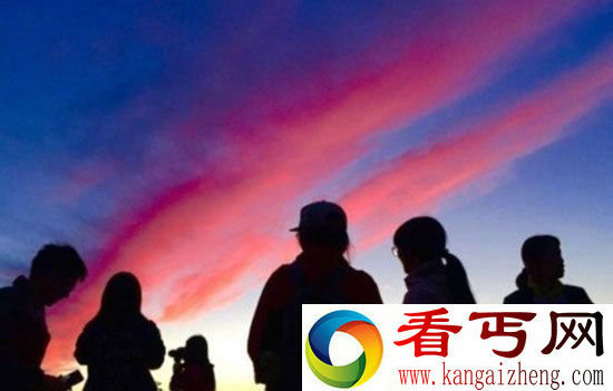 金山岭长城傍晚上演壮美火烧云 (组图)