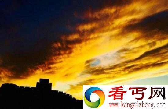 金山岭长城傍晚上演壮美火烧云 (组图)