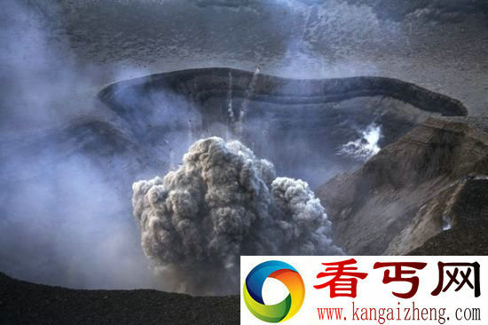  瓦努阿图雅苏尔火山