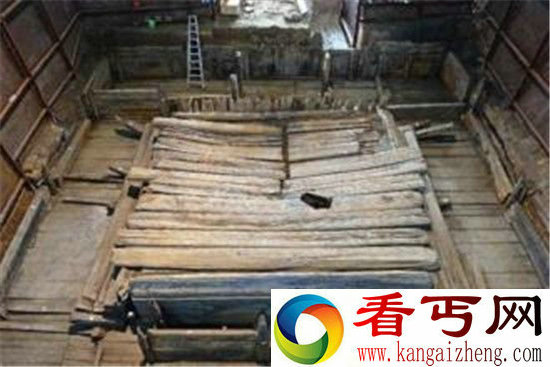 海昏侯墓洞口再现金饼 专家疑受到诅咒!