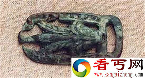 西伯利亚惊现戴着铜质面具的 千年木乃伊