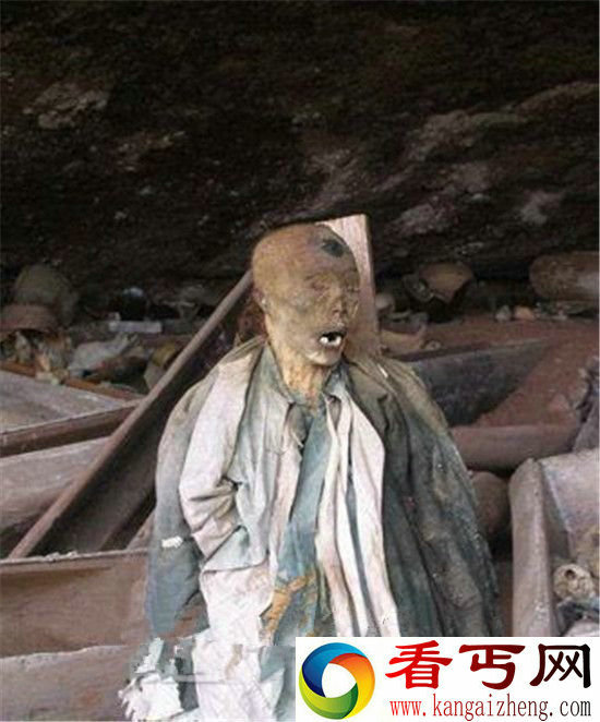 悬棺之谜 实拍崖葬悬棺中的惊悚干尸