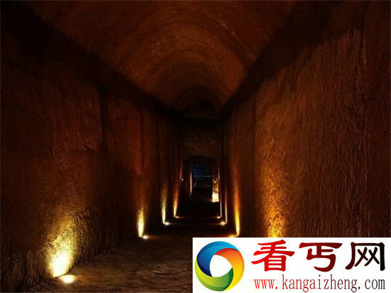 千年古墓长明灯不熄是古代黑科技还是鬼吹灯?