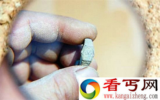 百年古墓三大谜团 墓坑竟有手表?