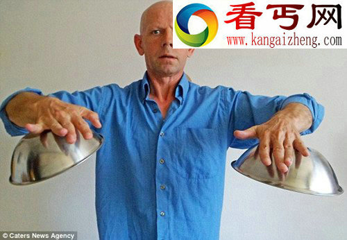 男子特异功能 能靠念力吸起金属物