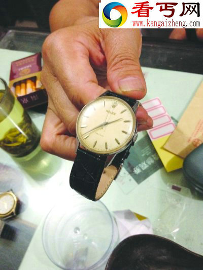 南京一手表收藏家收藏表达2000多块 600多个品牌