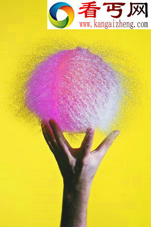 摄影师用1/40000秒闪光拍摄注水气球爆裂瞬间