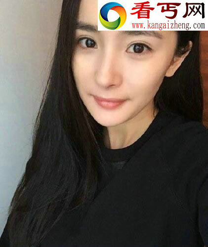 杨幂素颜照曝光，31岁宛如18岁少女(满屏的胶原蛋白)
